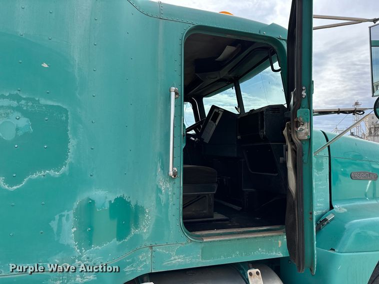 image for item OM9938 1992 Freightliner  FLD120 semi truck
