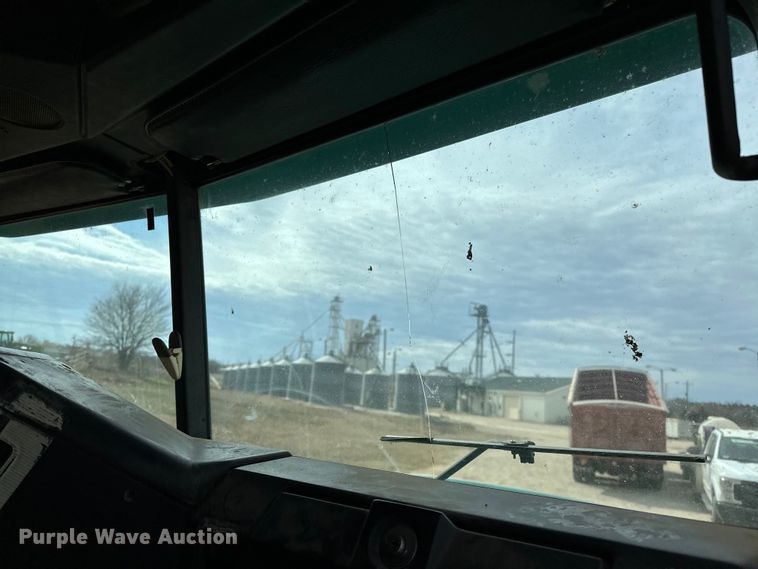 image for item OM9938 1992 Freightliner  FLD120 semi truck