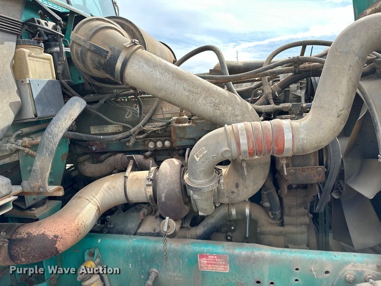 image for item OM9938 1992 Freightliner  FLD120 semi truck