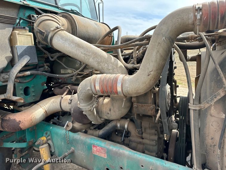 image for item OM9938 1992 Freightliner  FLD120 semi truck