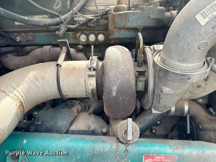 image for item OM9938 1992 Freightliner  FLD120 semi truck