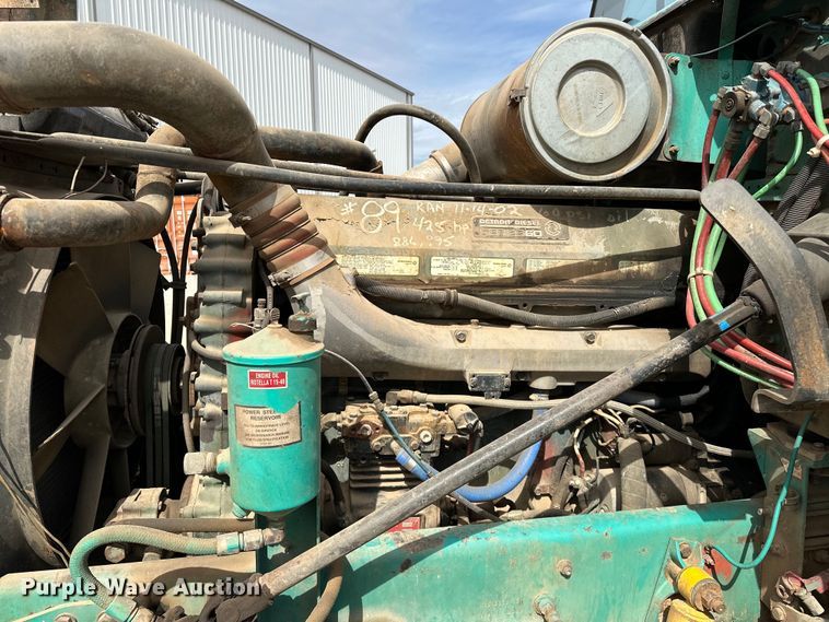 image for item OM9938 1992 Freightliner  FLD120 semi truck