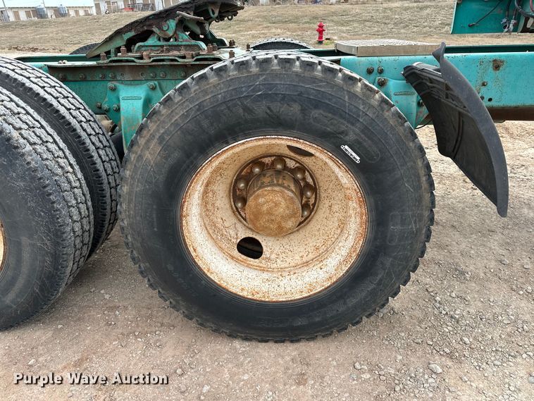 image for item OM9938 1992 Freightliner  FLD120 semi truck