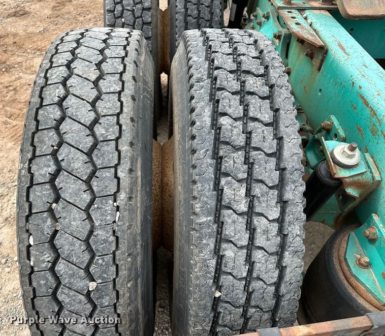 image for item OM9938 1992 Freightliner  FLD120 semi truck