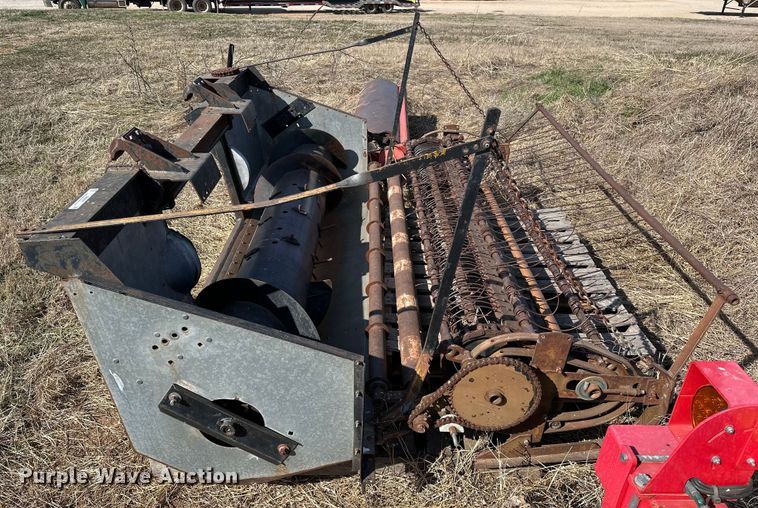 image for item OM9940 Gleaner  F2 pickup head