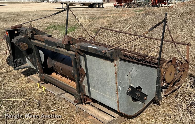 image for item OM9940 Gleaner  F2 pickup head