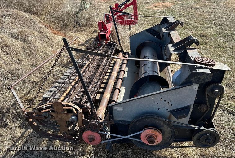 image for item OM9940 Gleaner  F2 pickup head