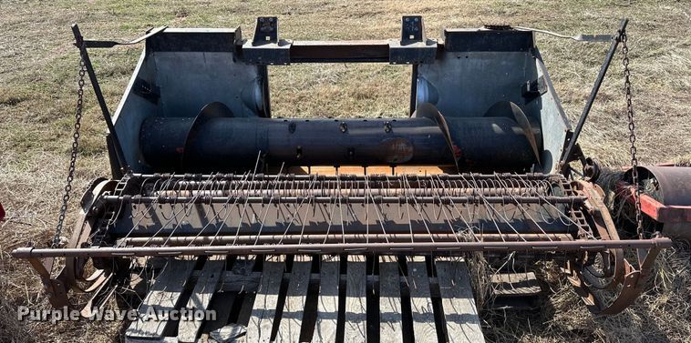image for item OM9940 Gleaner  F2 pickup head