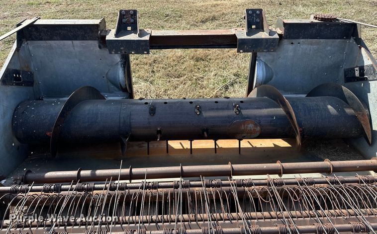 image for item OM9940 Gleaner  F2 pickup head