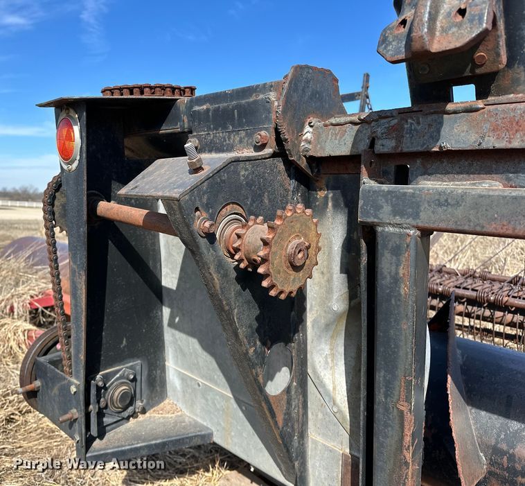 image for item OM9940 Gleaner  F2 pickup head