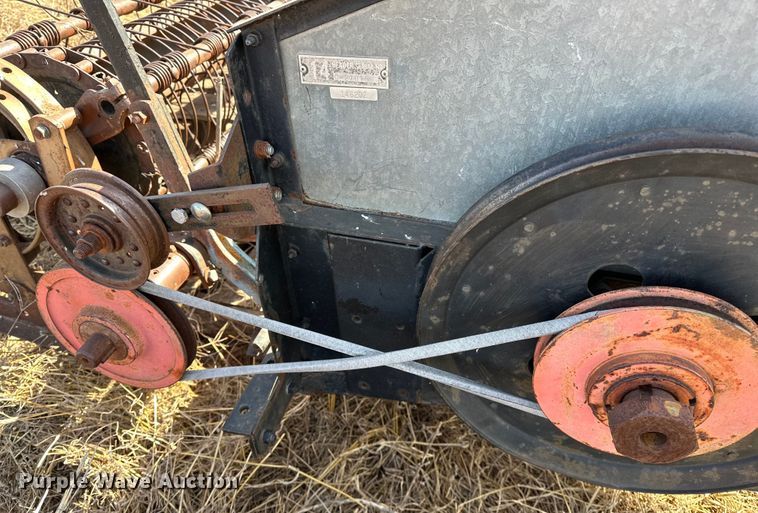 image for item OM9940 Gleaner  F2 pickup head