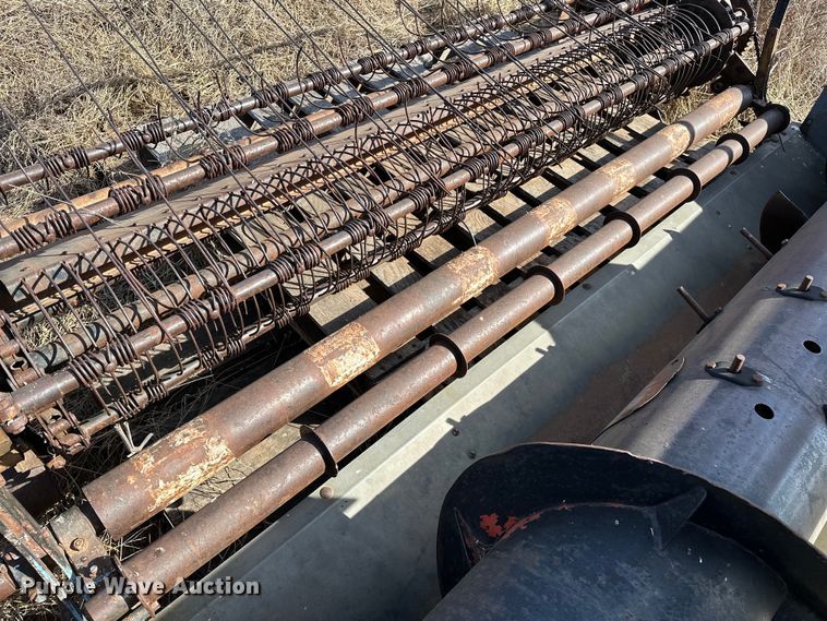 image for item OM9940 Gleaner  F2 pickup head