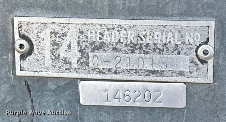 image for item OM9940 Gleaner  F2 pickup head