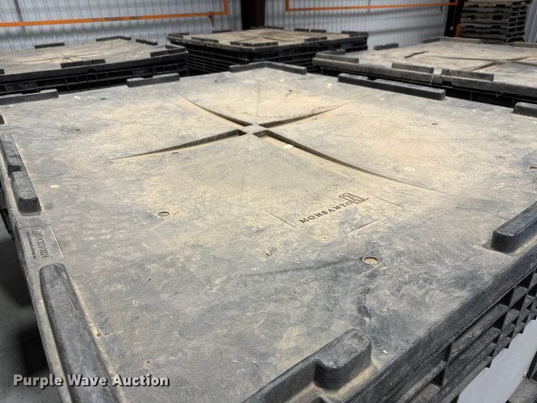 image for item OM9942 (4) Buckhorn CenterFlow bulk seed boxes