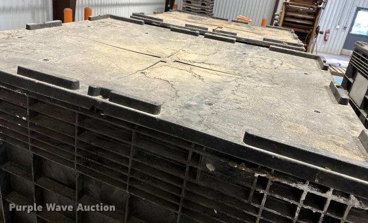 image for item OM9942 (4) Buckhorn CenterFlow bulk seed boxes