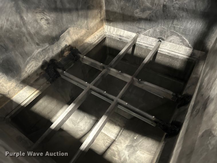 image for item OM9942 (4) Buckhorn CenterFlow bulk seed boxes