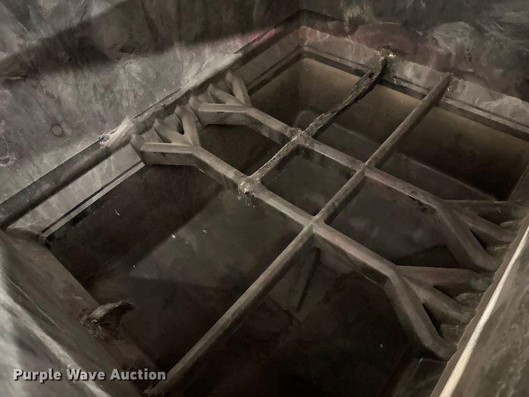 image for item OM9942 (4) Buckhorn CenterFlow bulk seed boxes