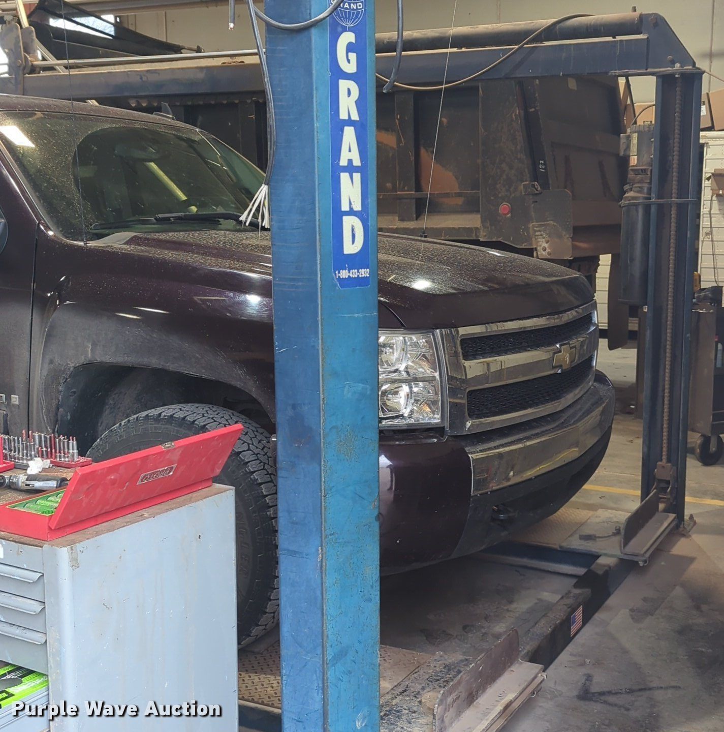 New Grand International automotive lift in Weatherford, OK Item