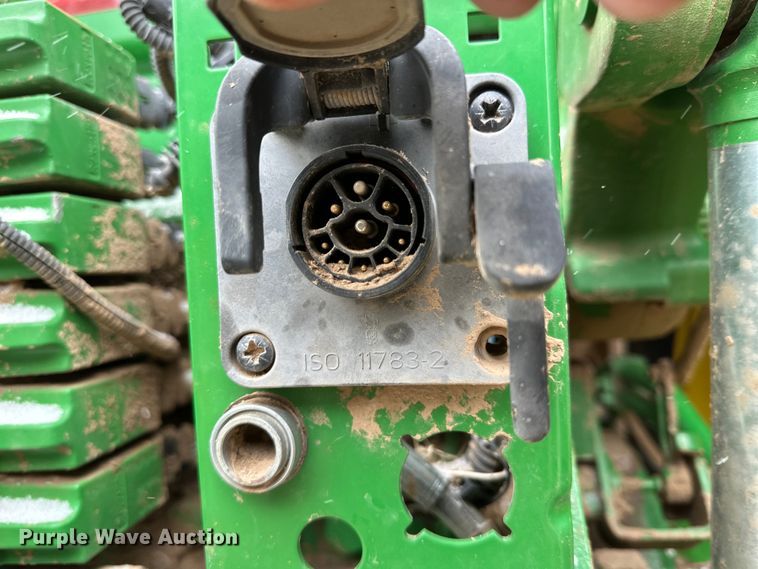 image for item DG4329 2013 John Deere 8335R MFWD tractor