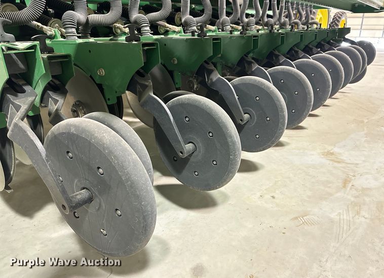 image for item DG4334 2011 Great Plains 3S-4000HD-6375 grain drill