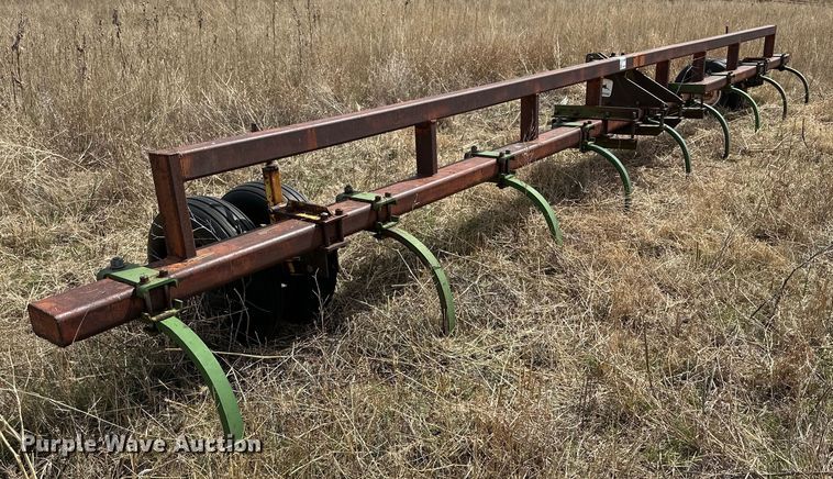 image for item DG4343 John Deere  chisel