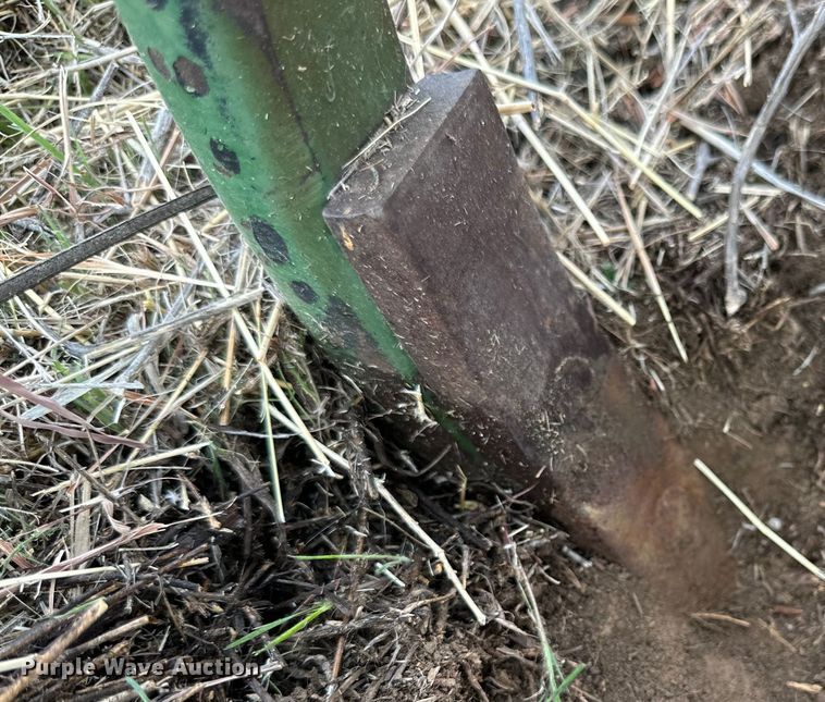 image for item DG4343 John Deere  chisel