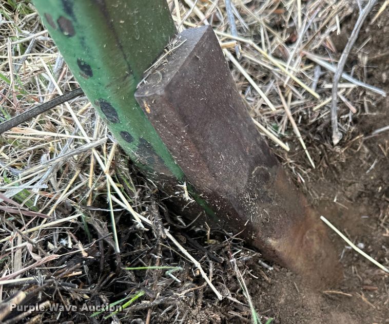 image for item DG4343 John Deere  chisel