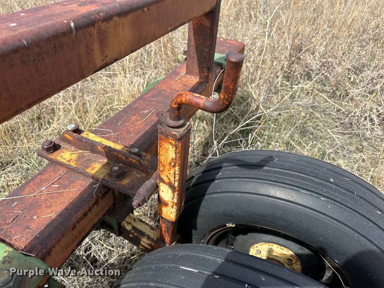 image for item DG4343 John Deere  chisel