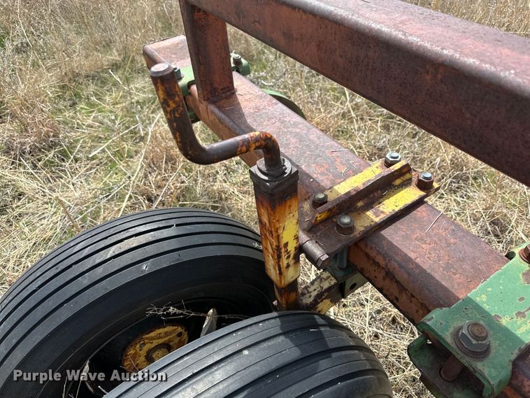 image for item DG4343 John Deere  chisel