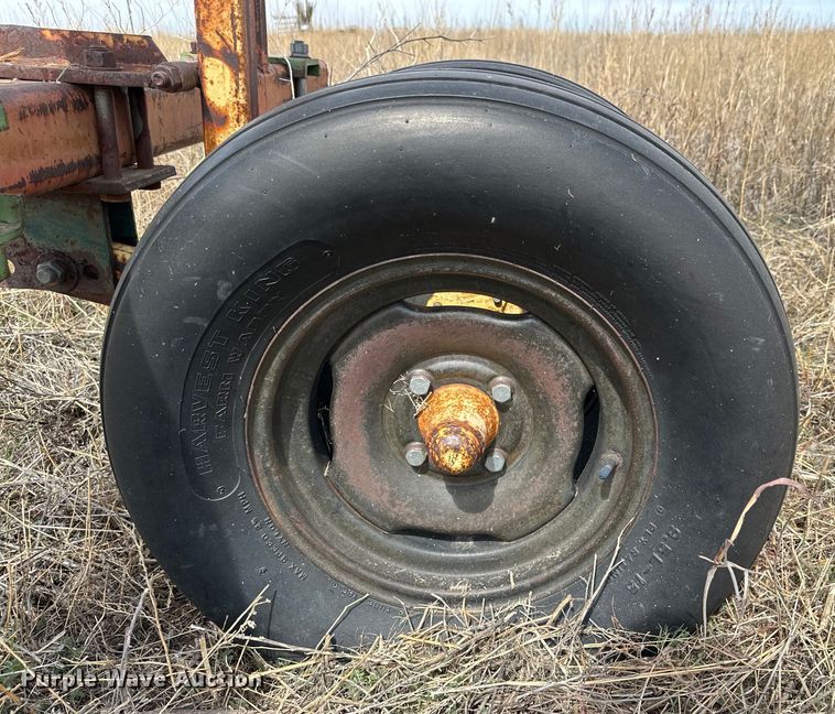 image for item DG4343 John Deere  chisel