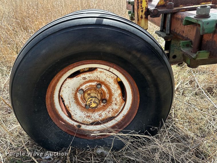 image for item DG4343 John Deere  chisel