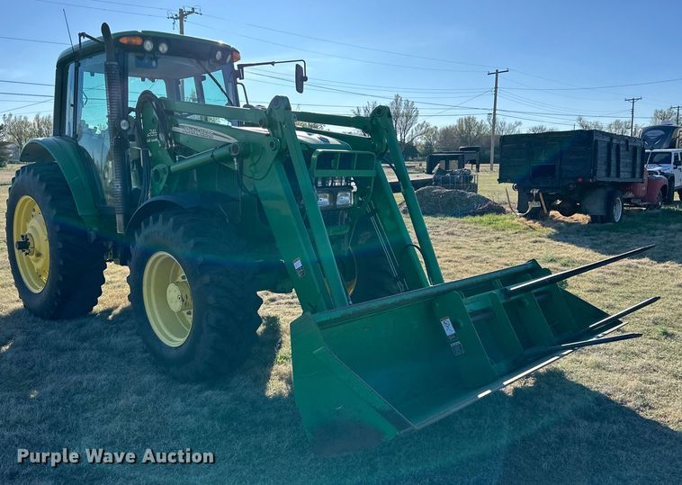 image for item DK6515 2003 John Deere 7220 MFWD tractor