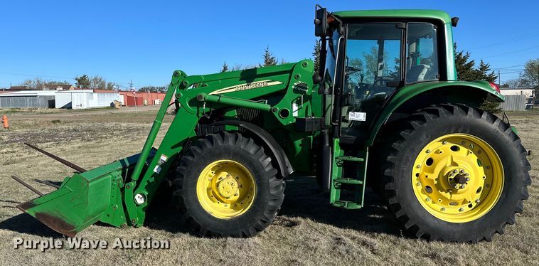 image for item DK6515 2003 John Deere 7220 MFWD tractor