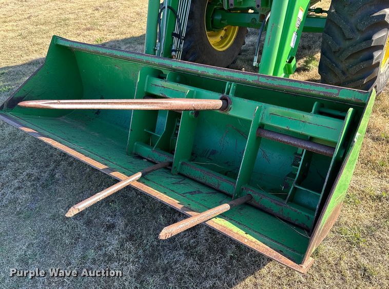 image for item DK6515 2003 John Deere 7220 MFWD tractor