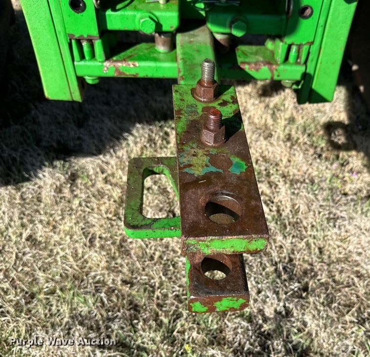 image for item DK6515 2003 John Deere 7220 MFWD tractor