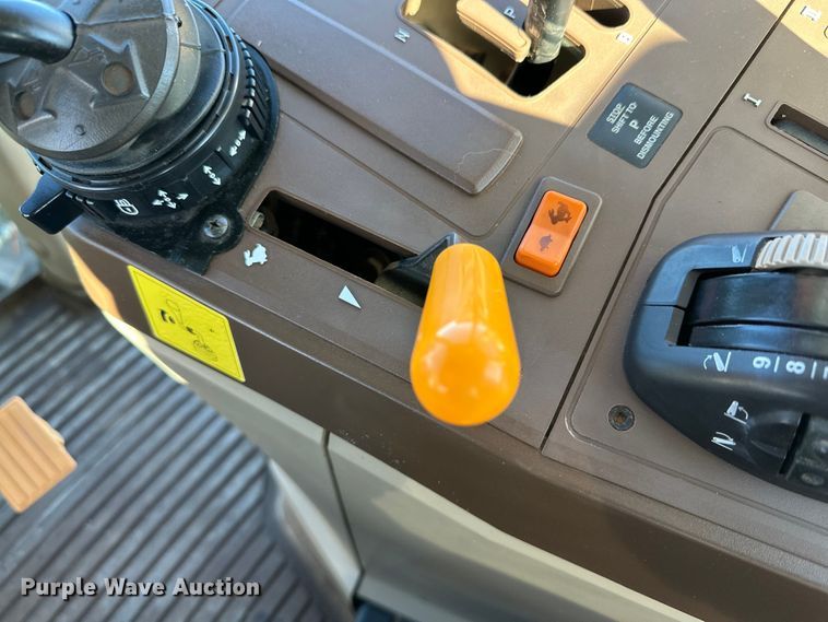 image for item DK6515 2003 John Deere 7220 MFWD tractor