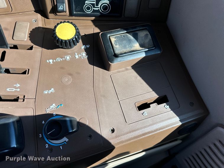 image for item DK6515 2003 John Deere 7220 MFWD tractor