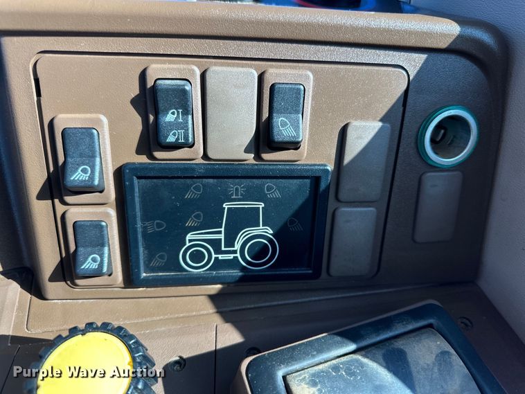 image for item DK6515 2003 John Deere 7220 MFWD tractor