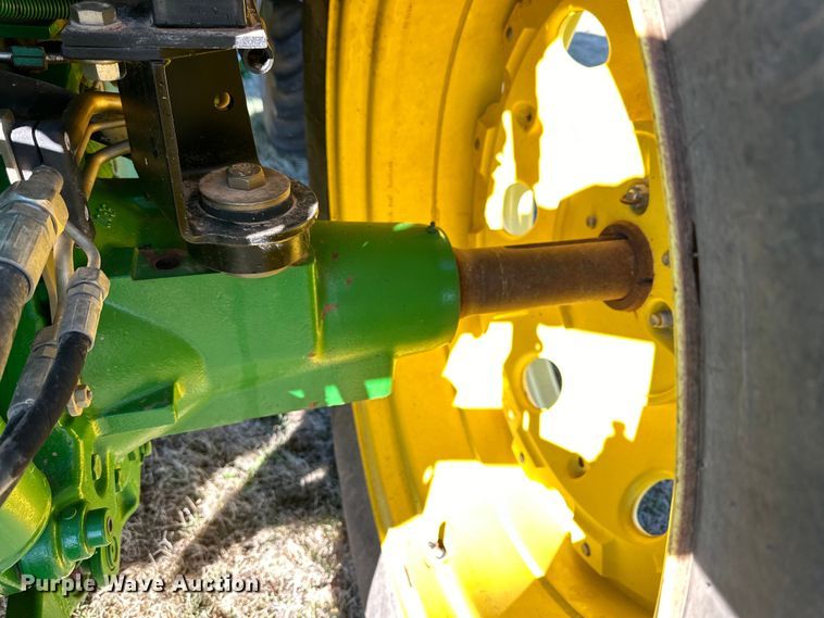 image for item DK6515 2003 John Deere 7220 MFWD tractor