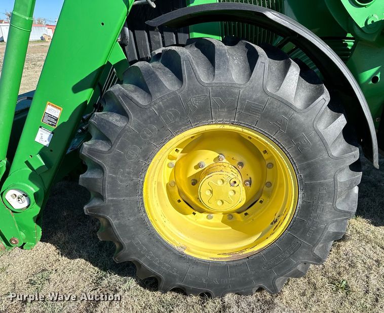 image for item DK6515 2003 John Deere 7220 MFWD tractor