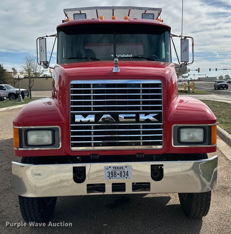 image for item DK6536 1993 Mack CH613 manure spreader truck