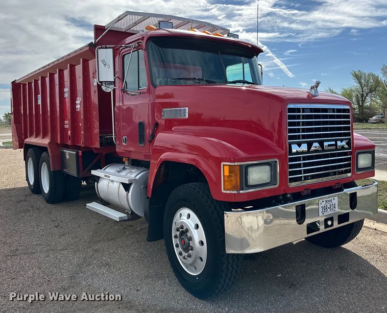 image for item DK6536 1993 Mack CH613 manure spreader truck