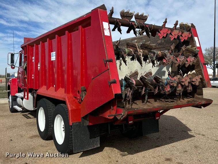 image for item DK6536 1993 Mack CH613 manure spreader truck