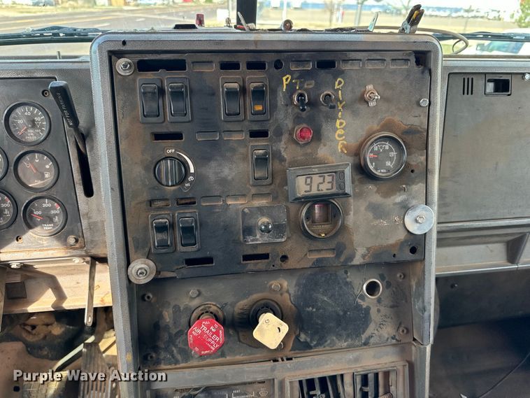 image for item DK6536 1993 Mack CH613 manure spreader truck