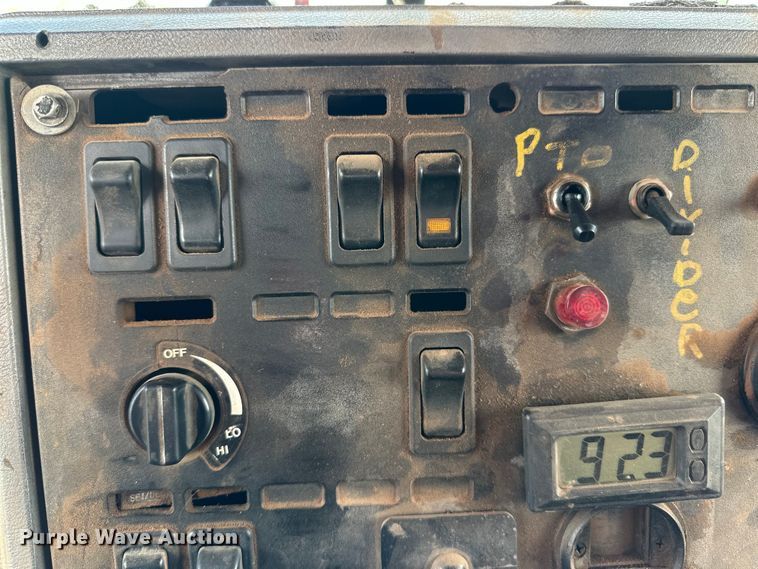 image for item DK6536 1993 Mack CH613 manure spreader truck