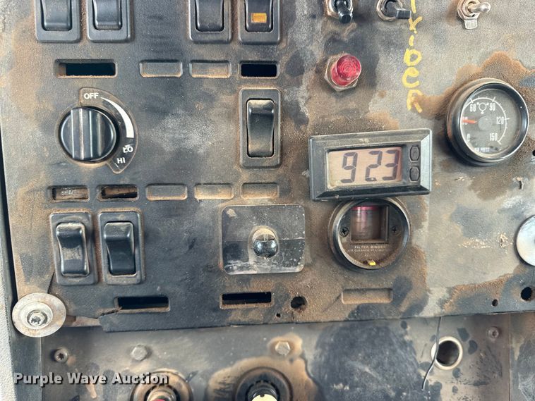 image for item DK6536 1993 Mack CH613 manure spreader truck