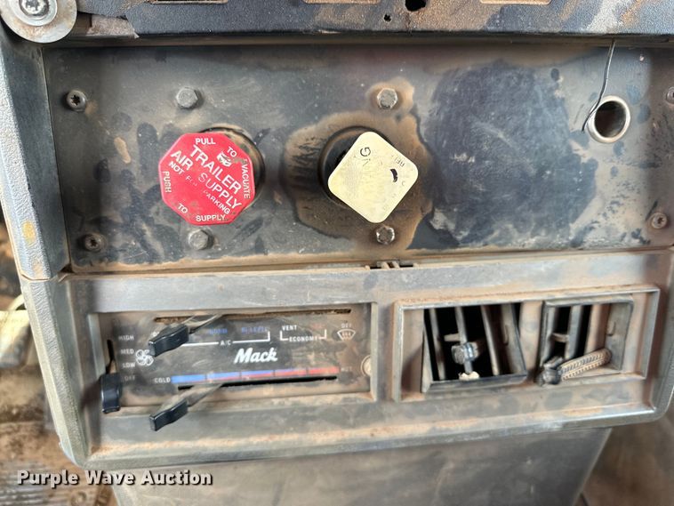 image for item DK6536 1993 Mack CH613 manure spreader truck