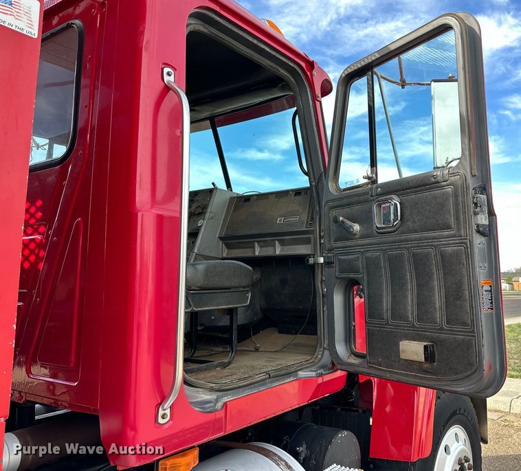 image for item DK6536 1993 Mack CH613 manure spreader truck