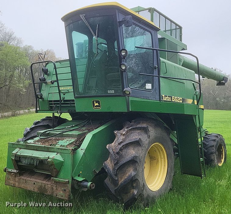 image for item DO4886 1983 John Deere Turbo 6620 RWA combine