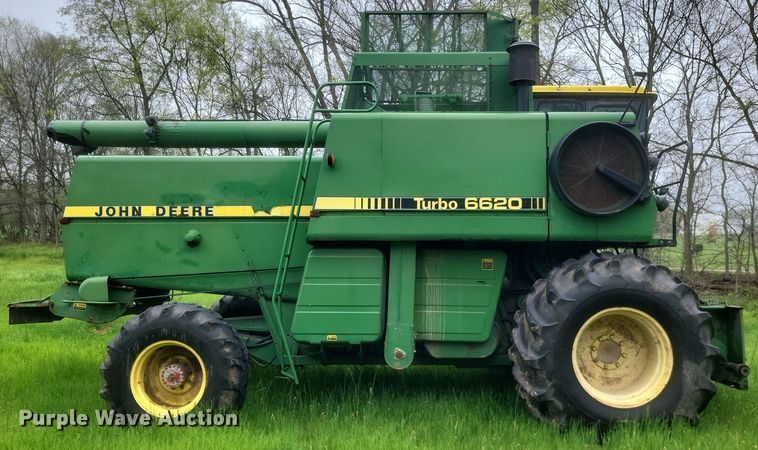 image for item DO4886 1983 John Deere Turbo 6620 RWA combine